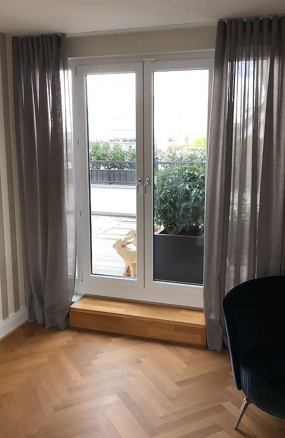 Gardinen vor Balkonfenster